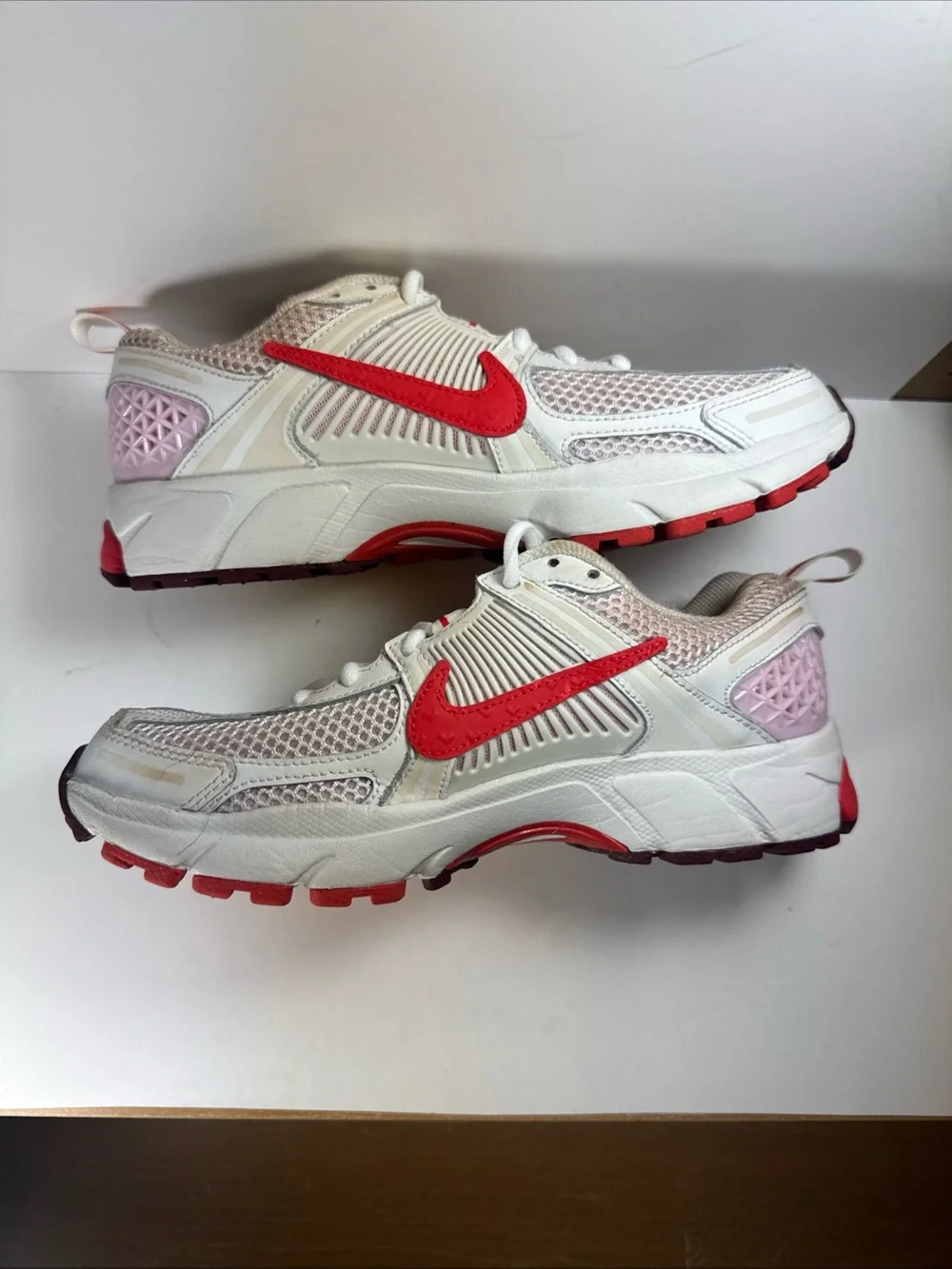 Nike Vomero 5 Valentine’s Size 5.5Y Kids White and Red Athletic Running Shoes